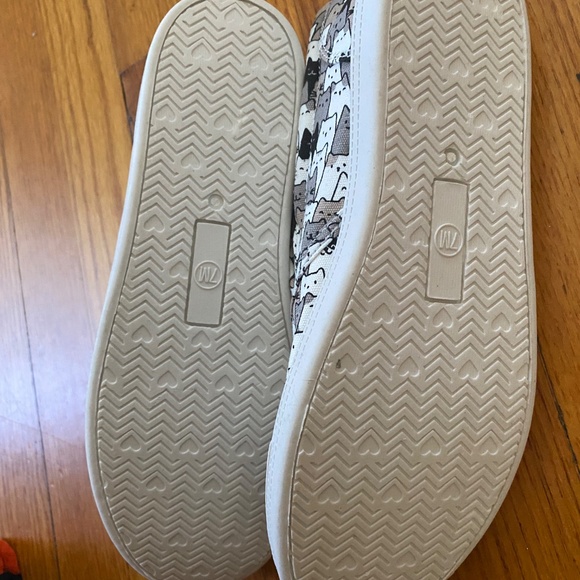 NEW Cynthia Rowley CAT print sneakers, Size: 7, Color: B/W - Picture 6 of 6